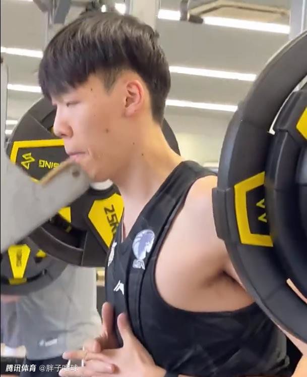 两人在曼彻斯特的一家高端日料餐厅“Musu”进行了私人晚餐，瓜帅向沃克强调了他在更衣室和赛场上的作用和角色。